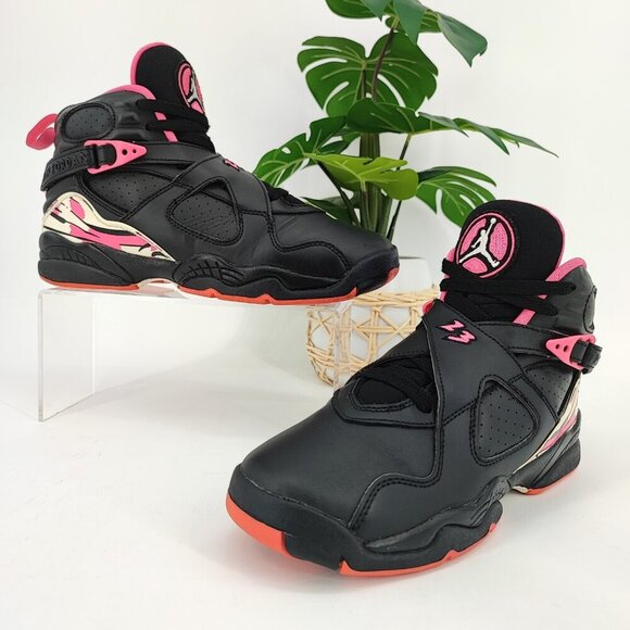 black pink retro 8
